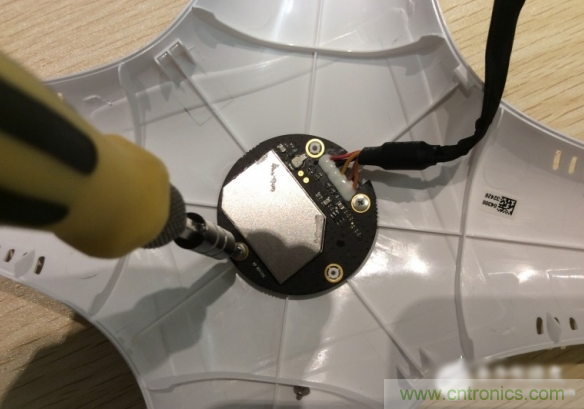 真飞机拆不着，那就来拆拆无人机&ldquo;鼻祖&rdquo;大疆吧！