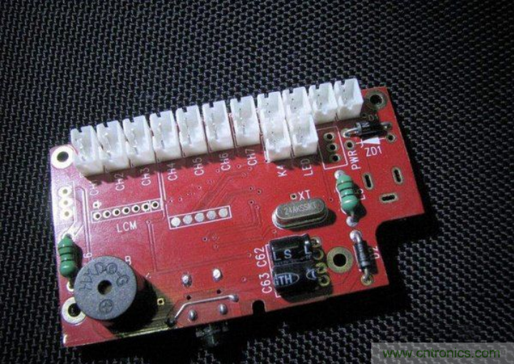 无人机 DIY 制作全过程，酷得不要不要的！