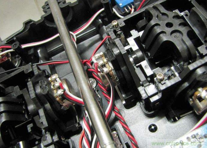 无人机 DIY 制作全过程，酷得不要不要的！