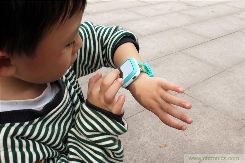 别让《失孤》重演，360儿童手表帮你定住家中小顽童！