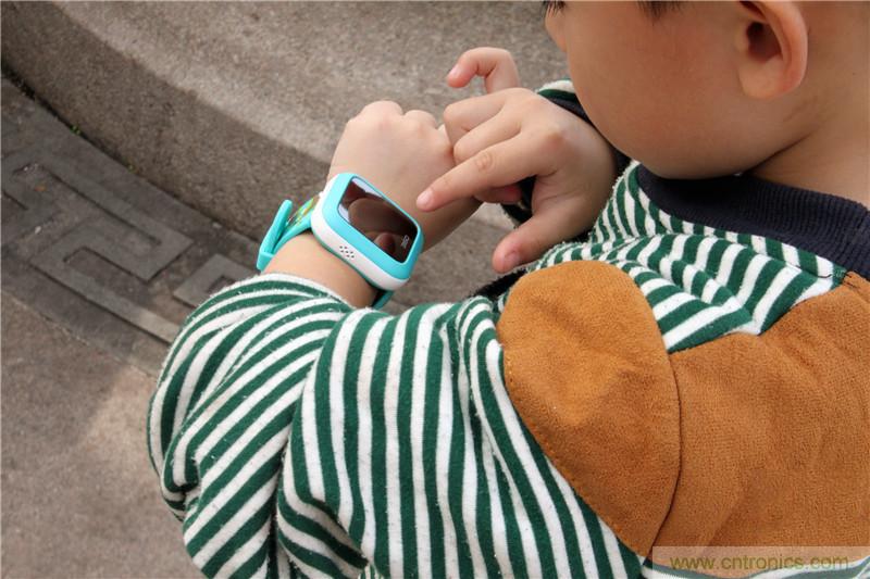 别让《失孤》重演，360儿童手表帮你定住家中小顽童！
