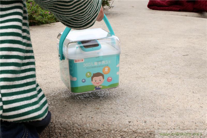 别让《失孤》重演，360儿童手表帮你定住家中小顽童！