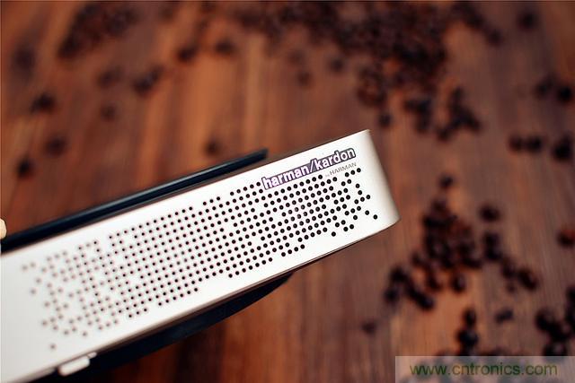 极米 Z4 极光让你在家也能享受影院级别的观影感受