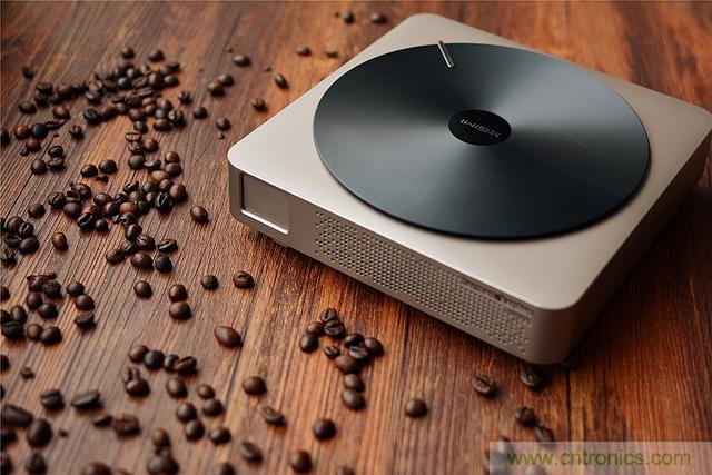 极米 Z4 极光让你在家也能享受影院级别的观影感受