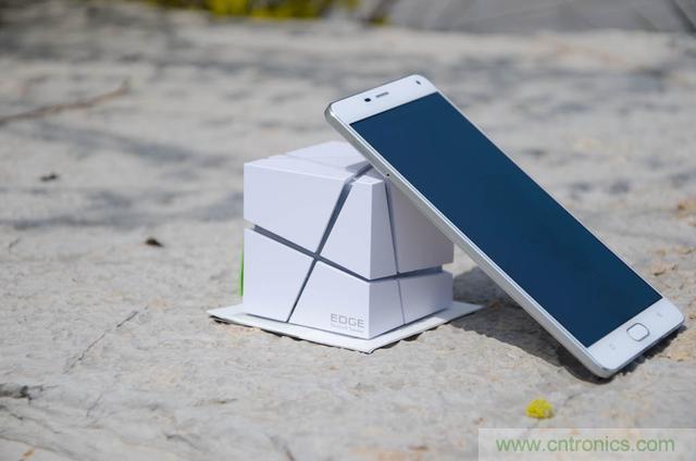 洛斐创意蓝牙音箱，光与建筑点缀生活