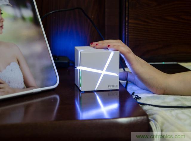 洛斐创意蓝牙音箱，光与建筑点缀生活