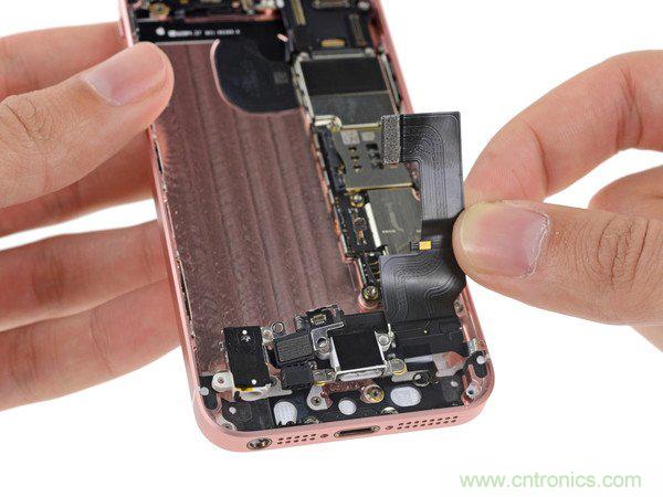 有什么地方没有变？iPhone SE真机拆解