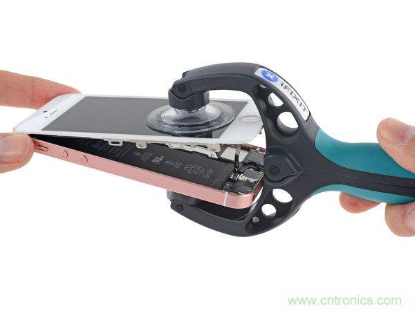 有什么地方没有变？iPhone SE真机拆解