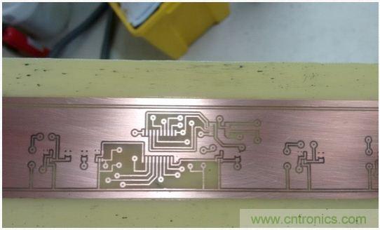 (多图) 图文并茂：在家制作高质量双面PCB板