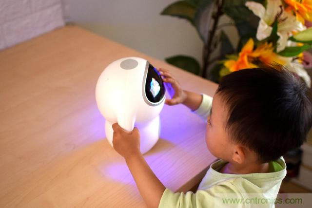 &ldquo;爸爸再不陪我，我就长大了&rdquo;&mdash;&mdash;小腾机器人