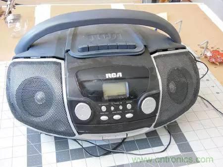 废旧收音机如何变身成酷炫机器人？