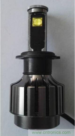 采用大功率陶瓷基LEDs 制造的汽车前大灯灯泡。