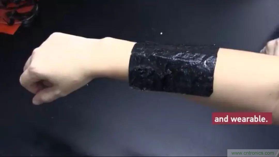 可穿戴技术新突破:形状可定制的织物超级电容