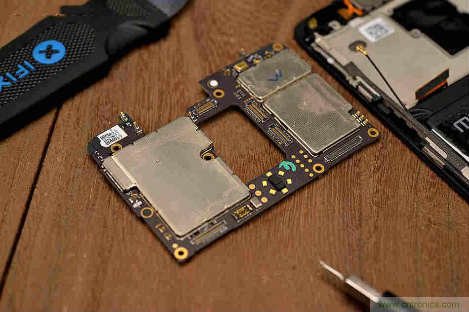 拆解魅族15 Plus：玩转了新概念，但其工艺究竟如何？