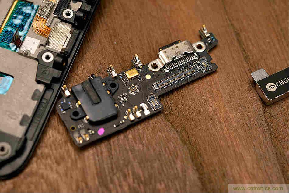 拆解魅族15 Plus：玩转了新概念，但其工艺究竟如何？