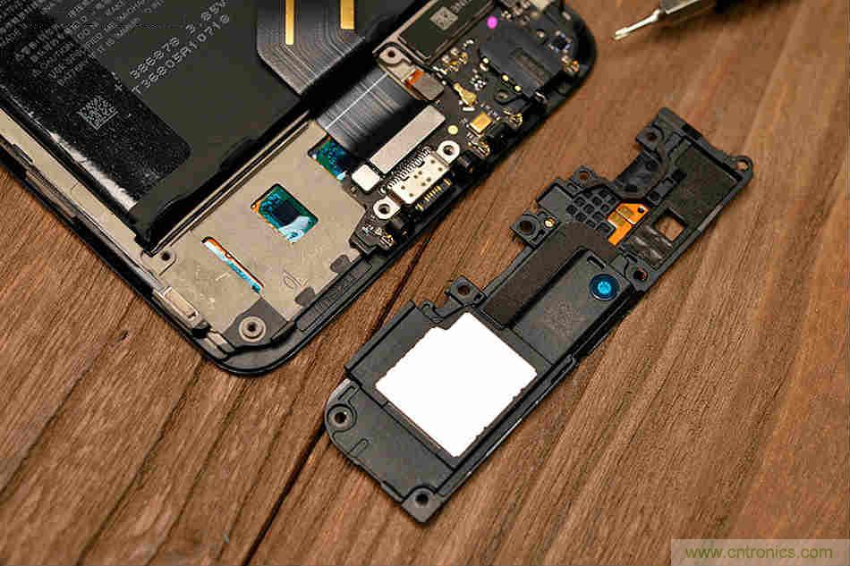 拆解魅族15 Plus：玩转了新概念，但其工艺究竟如何？