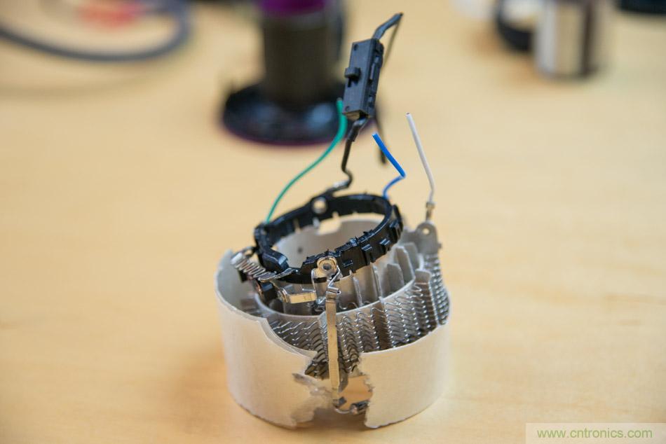 拆解戴森吹风机：近三千元的价格贵在哪？