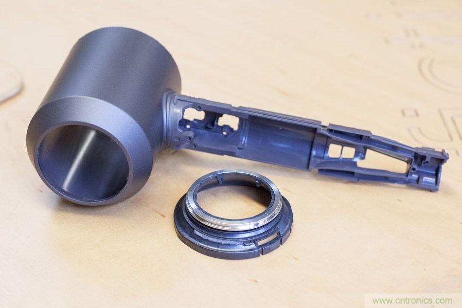 拆解戴森吹风机：近三千元的价格贵在哪？