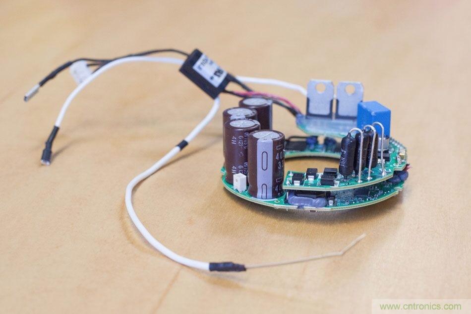 拆解戴森吹风机：近三千元的价格贵在哪？