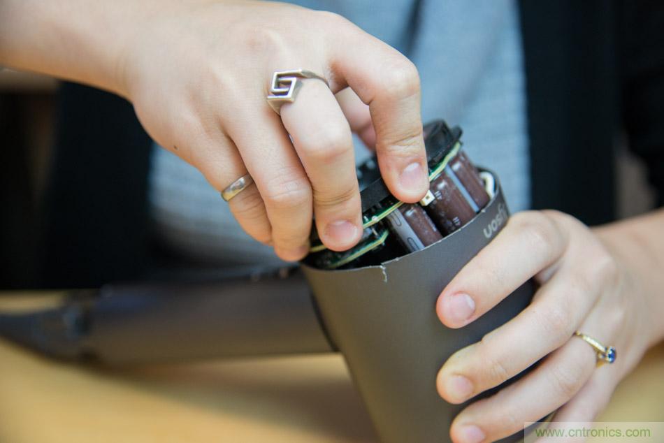 拆解戴森吹风机：近三千元的价格贵在哪？