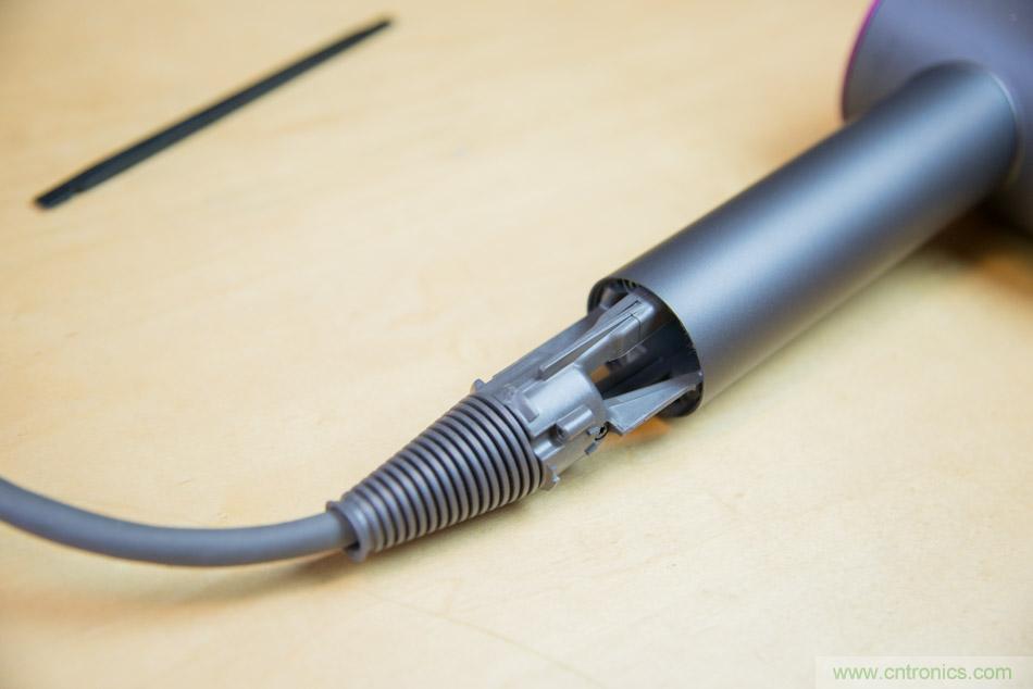 拆解戴森吹风机：近三千元的价格贵在哪？