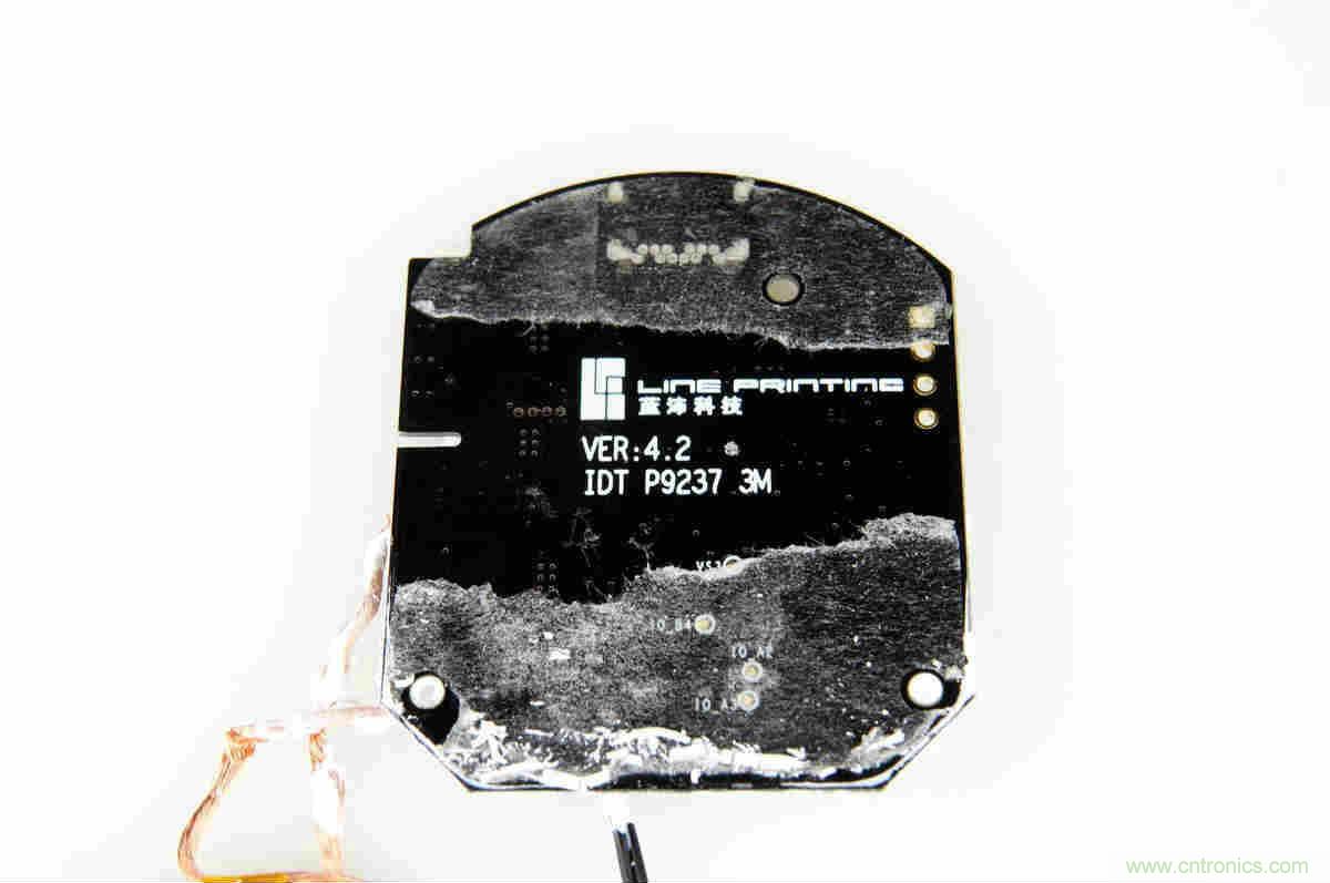 拆解对比：系出同门，小米、紫米无线充电器的差别有多大？