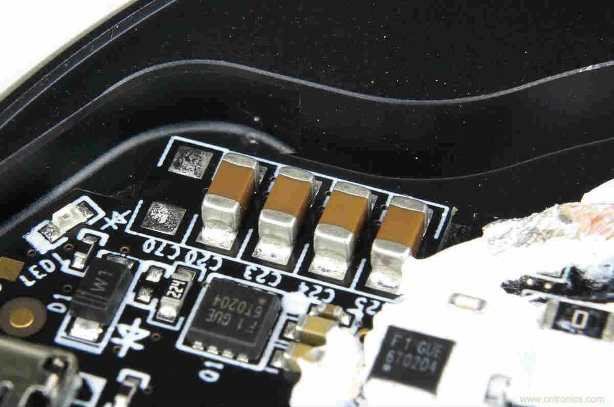 拆解对比：系出同门，小米、紫米无线充电器的差别有多大？