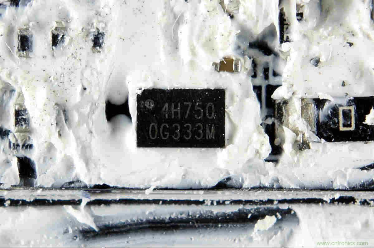 拆解对比：系出同门，小米、紫米无线充电器的差别有多大？