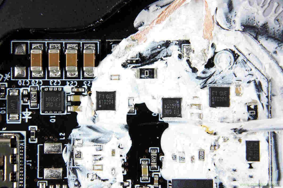 拆解对比：系出同门，小米、紫米无线充电器的差别有多大？