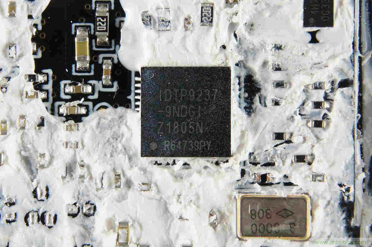 拆解对比：系出同门，小米、紫米无线充电器的差别有多大？