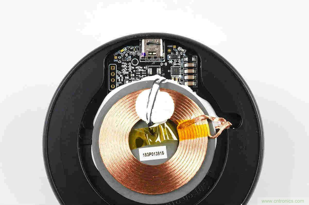 拆解对比：系出同门，小米、紫米无线充电器的差别有多大？