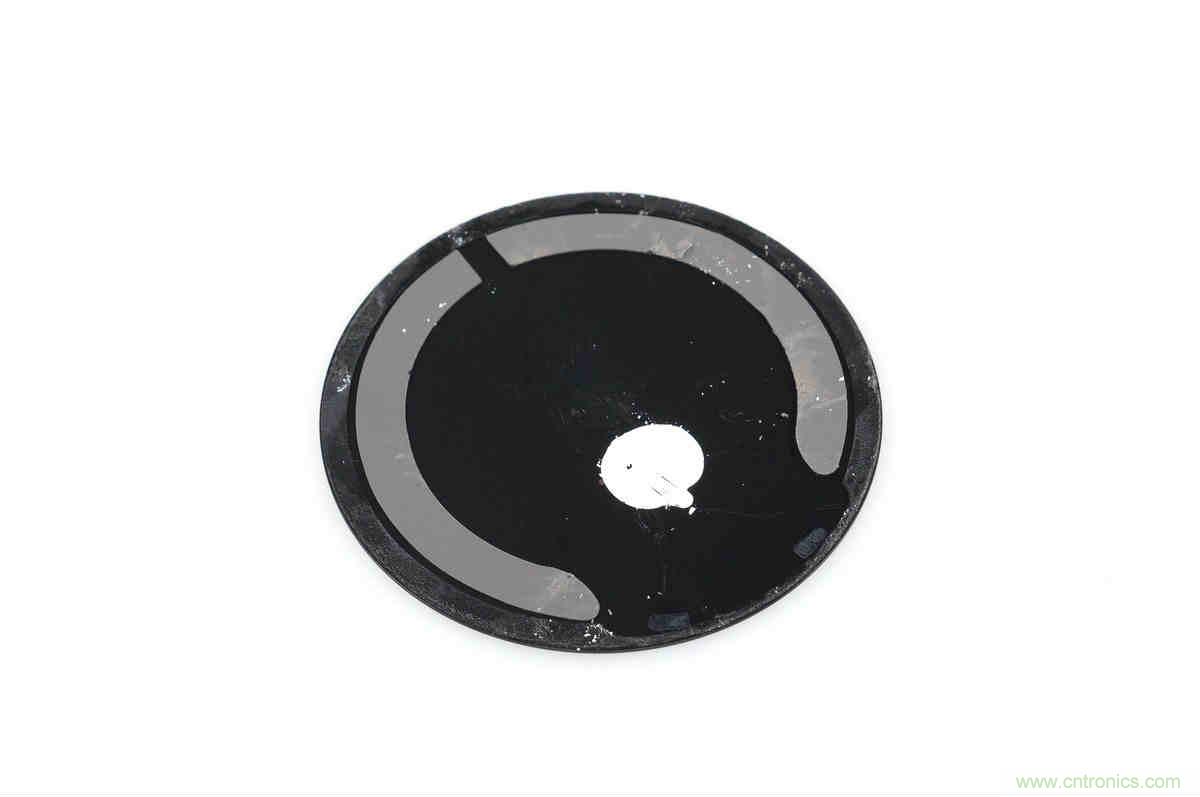 拆解对比：系出同门，小米、紫米无线充电器的差别有多大？