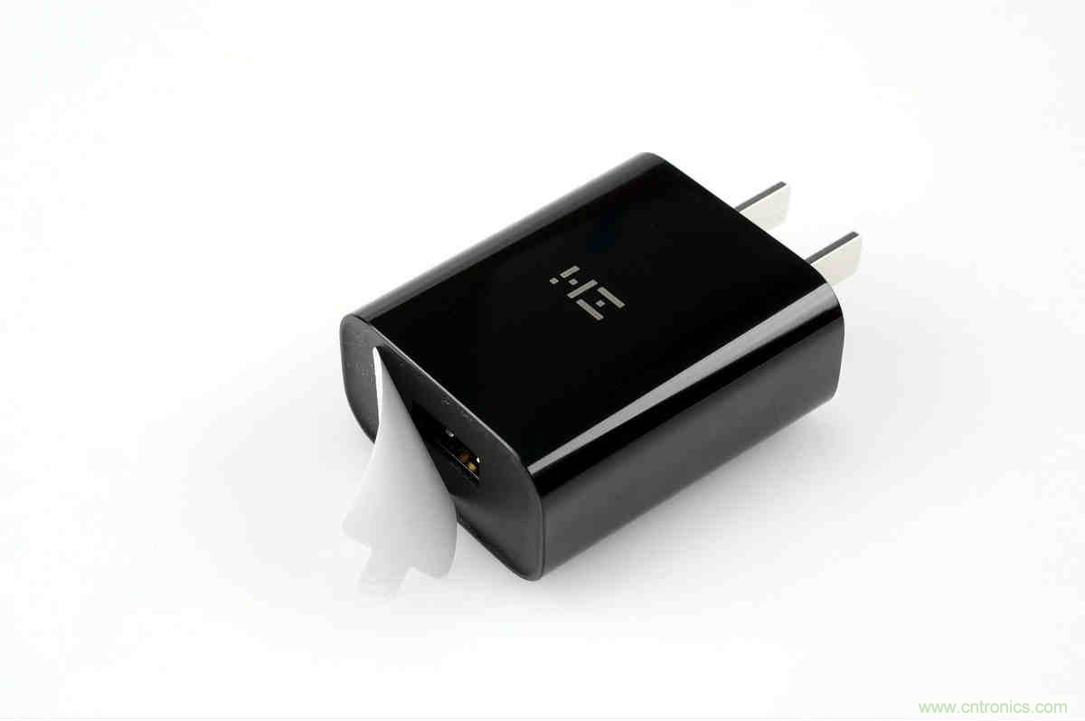 拆解对比：系出同门，小米、紫米无线充电器的差别有多大？