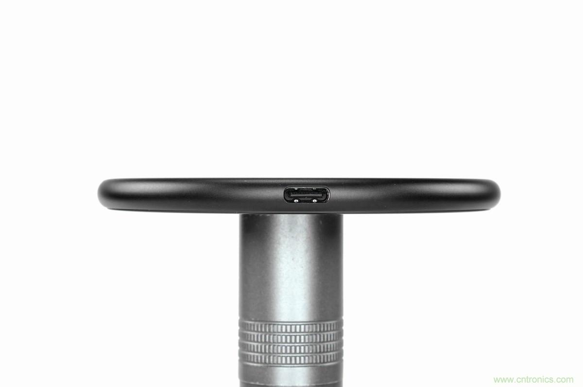 拆解对比：系出同门，小米、紫米无线充电器的差别有多大？