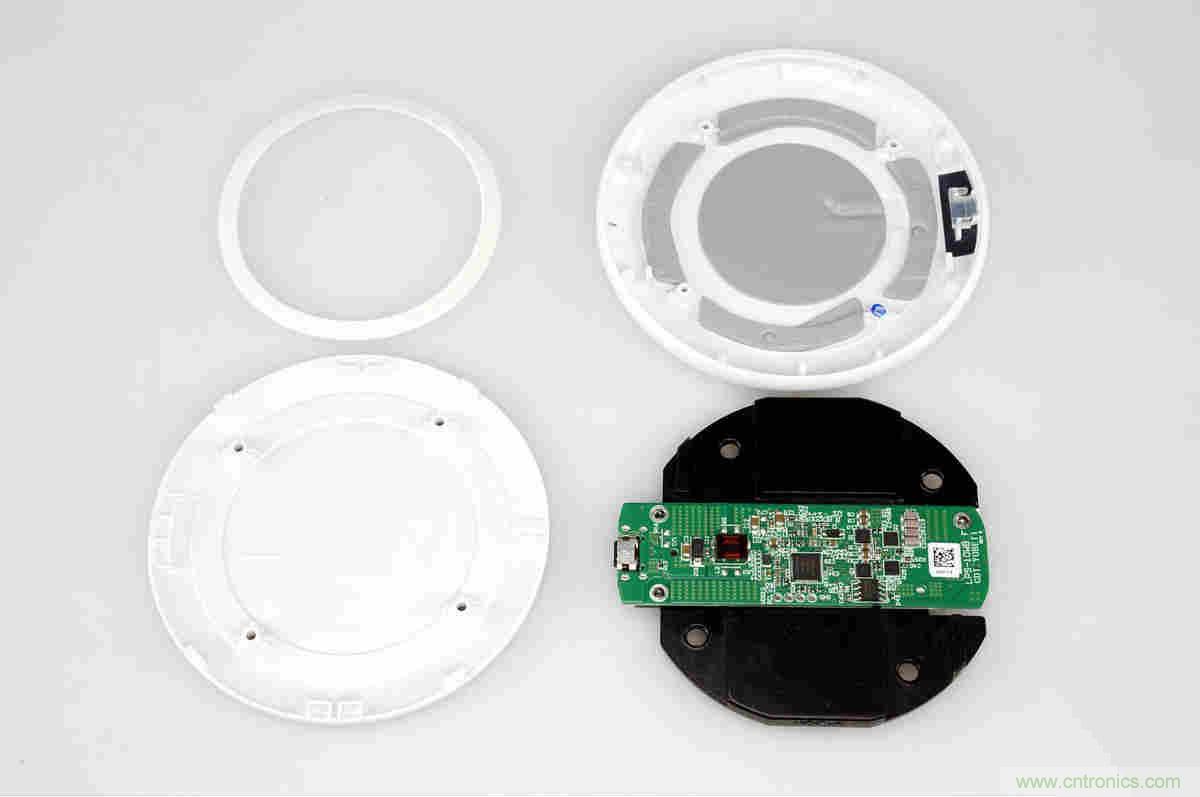 拆解对比：系出同门，小米、紫米无线充电器的差别有多大？