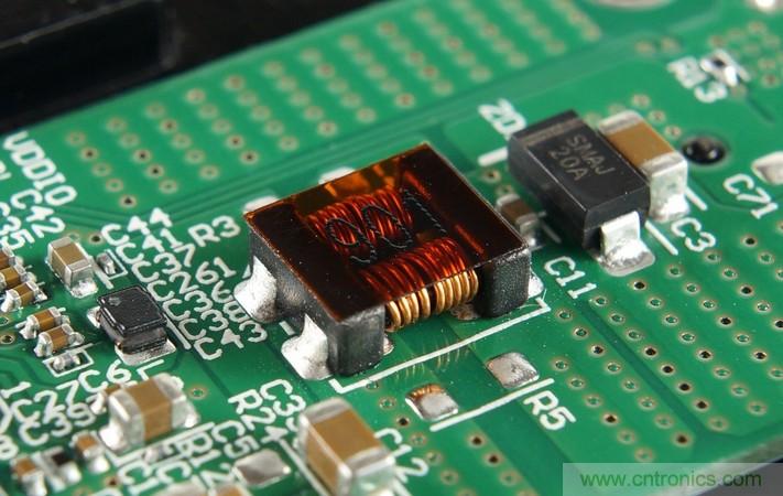 拆解对比：系出同门，小米、紫米无线充电器的差别有多大？