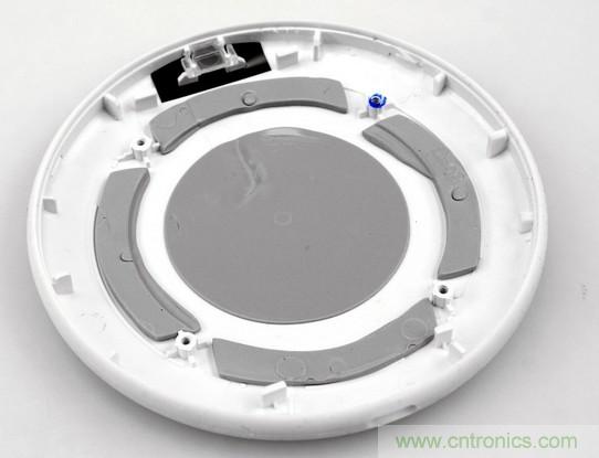 拆解对比：系出同门，小米、紫米无线充电器的差别有多大？