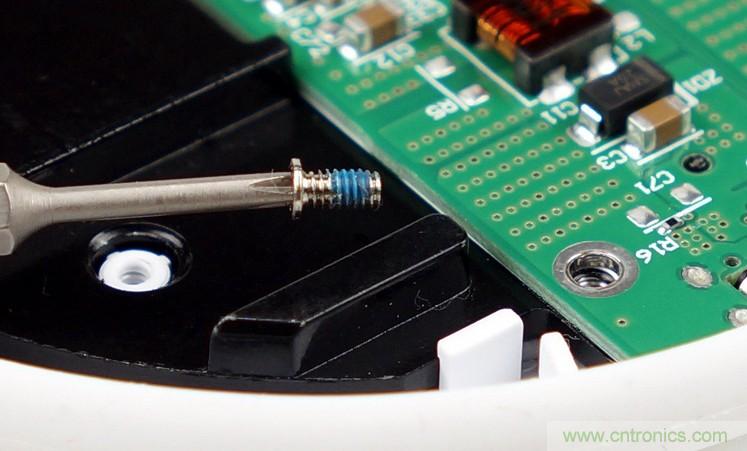 拆解对比：系出同门，小米、紫米无线充电器的差别有多大？