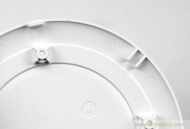 拆解对比：系出同门，小米、紫米无线充电器的差别有多大？