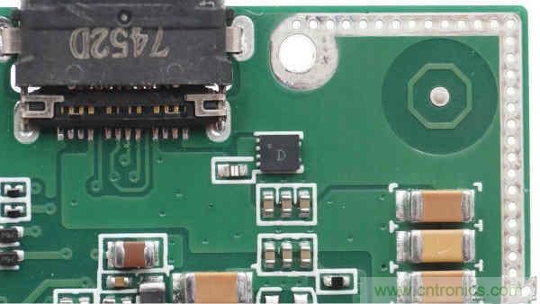 拆解华为保时捷设计快充无线充电器：凭啥能卖699？