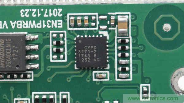 拆解华为保时捷设计快充无线充电器：凭啥能卖699？