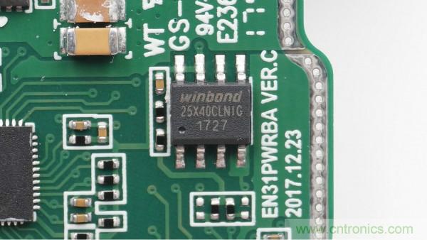 拆解华为保时捷设计快充无线充电器：凭啥能卖699？