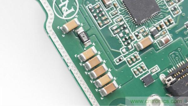 拆解华为保时捷设计快充无线充电器：凭啥能卖699？