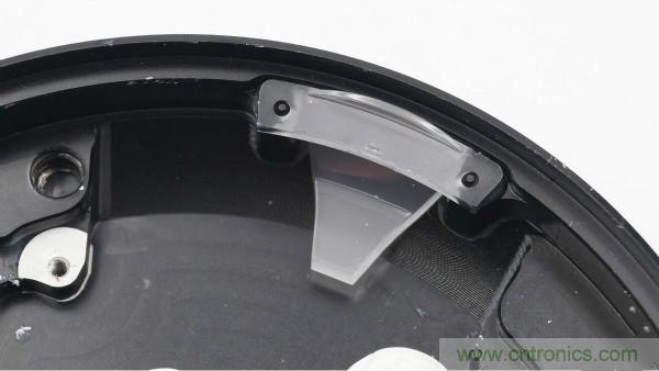 拆解华为保时捷设计快充无线充电器：凭啥能卖699？