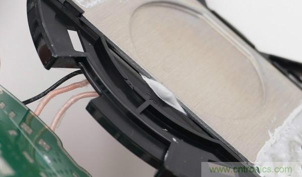 拆解华为保时捷设计快充无线充电器：凭啥能卖699？