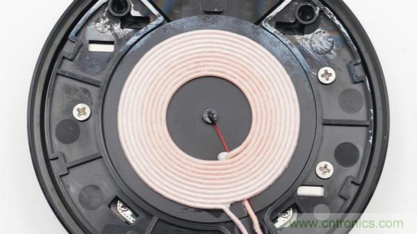 拆解华为保时捷设计快充无线充电器：凭啥能卖699？