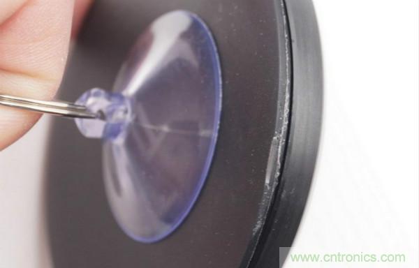 拆解华为保时捷设计快充无线充电器：凭啥能卖699？