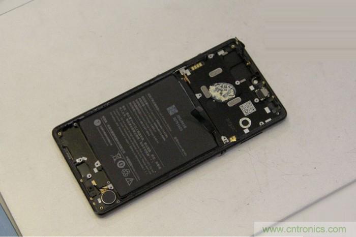 坚果R1拆解：内部设计究竟如何？