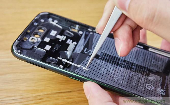 拆解黑鲨手机：多级直触一体式液冷系统有什么门道？