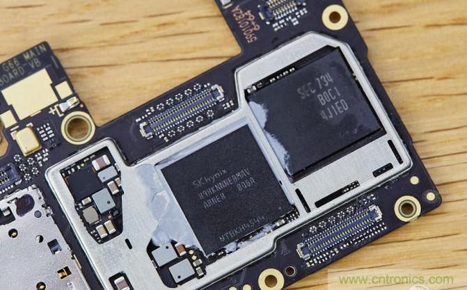 拆解黑鲨手机：多级直触一体式液冷系统有什么门道？